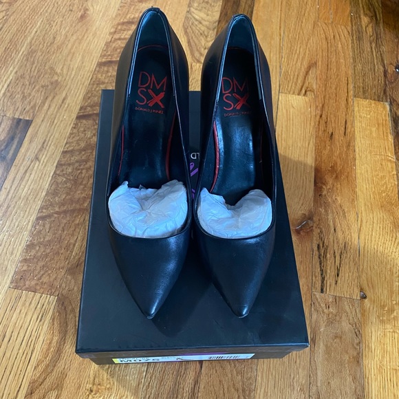 Donald J Pliner DMSX 7.5 Black Pumps Red Heels - Picture 3 of 8